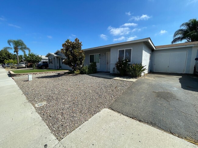 2BR/1BA Duplex in Oceanside! Pet Friendly!... - 2BR/1BA Duplex in Oceanside! Pet Friendly!...