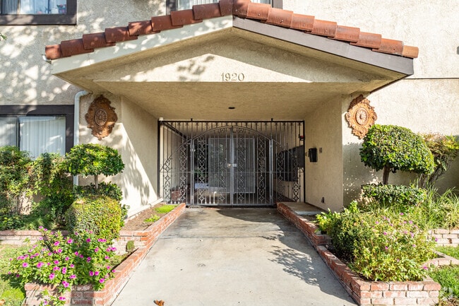Entrance - 1920 Peyton Ave
