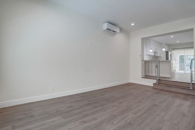 Photo - 441 W Queen St Unit 04