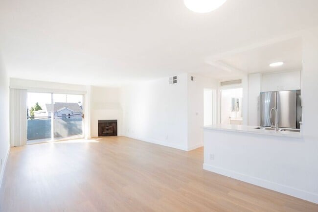 Photo - 10020 Zelzah Ave Unit 213