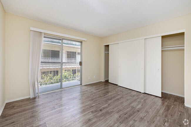 1BD, 1BA - 660SF - Bedroom - Irolostar Apartments