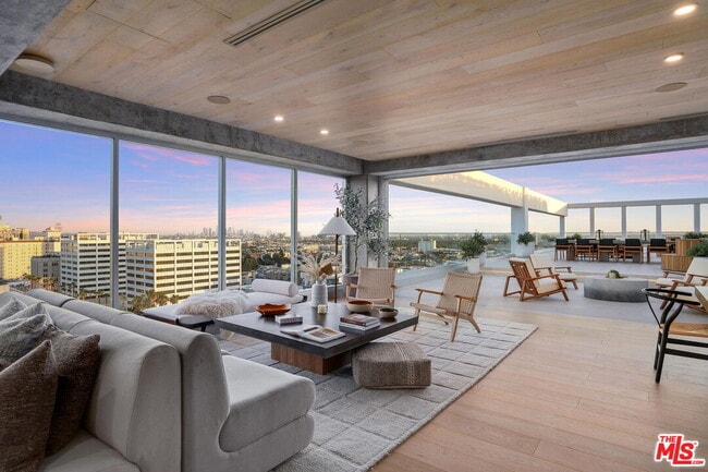 Photo - 7135 Hollywood Blvd Unit PHE