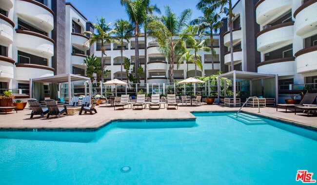 Building Photo - 7660 Beverly Blvd Unit 322