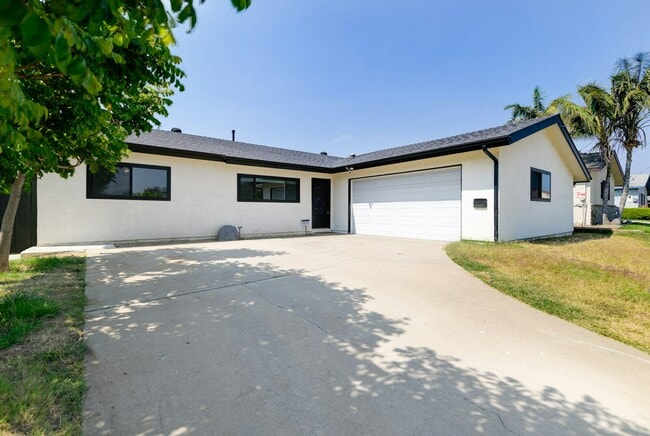 Photo - 1615 Halo St House