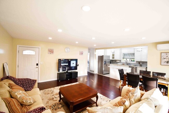 Photo - 7941 Fallbrook Ave House