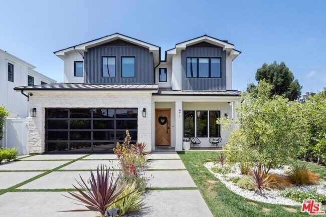 Building Photo - 971 S Bundy Dr Rental