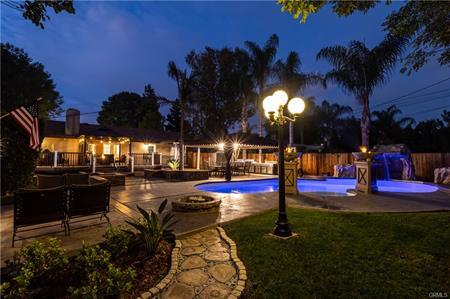 Photo - 18834 Devonshire St