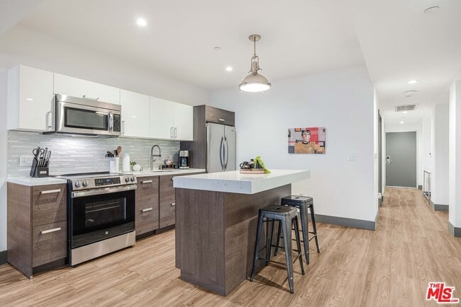 Photo - 932 S Hill St Unit 406