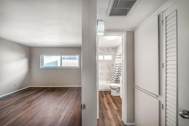 Photo - 5328 Newcastle Ave Unit 30