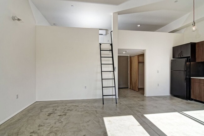 Photo - 2870 Fourth Ave Unit 211