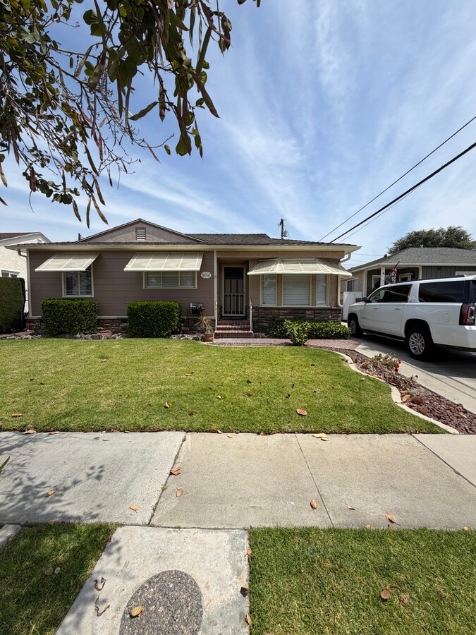 Photo - 4766 Deeboyar Ave