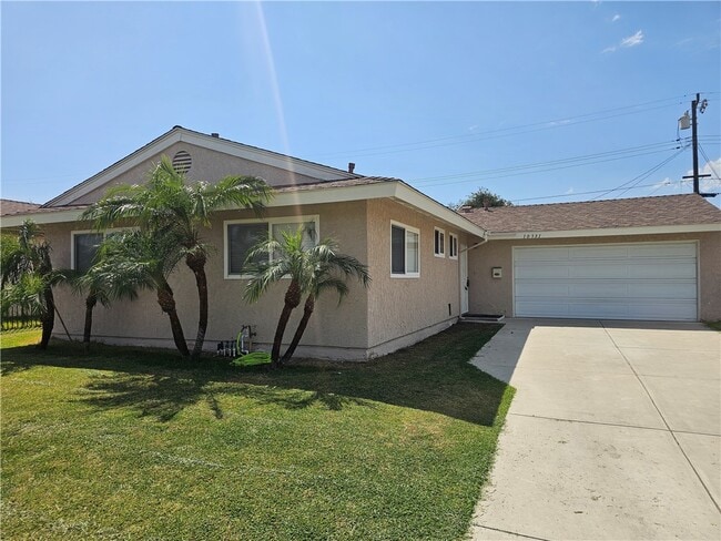 Photo - 10331 Sande St House