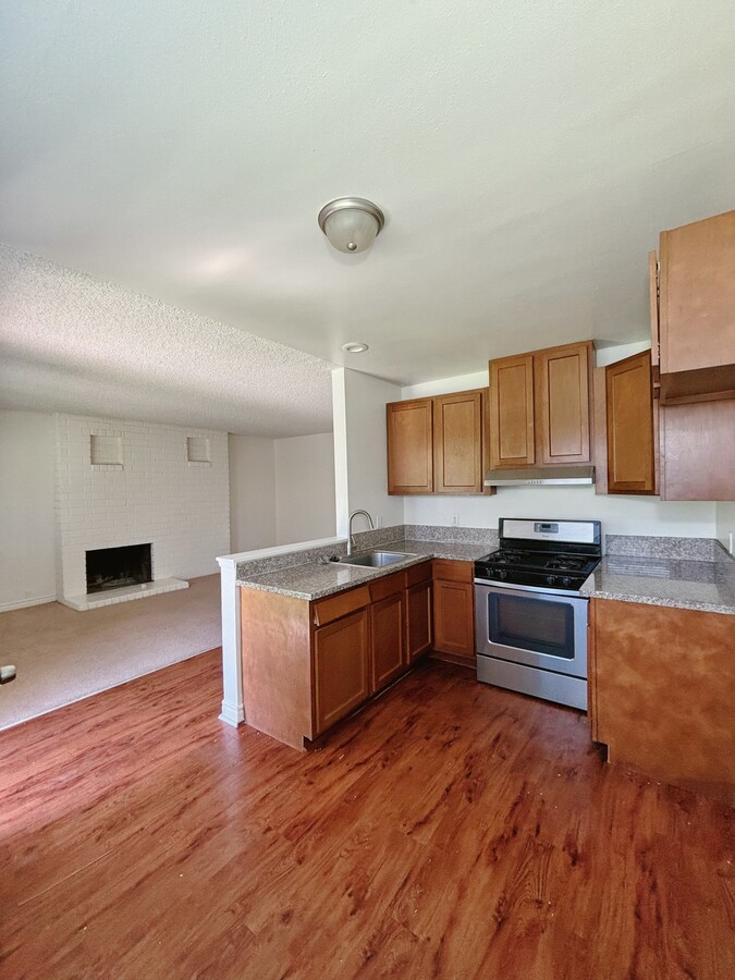 Photo - 1130 W 9th St Unit B