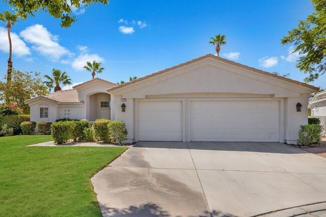 Building Photo - 47970 Vía Jardin