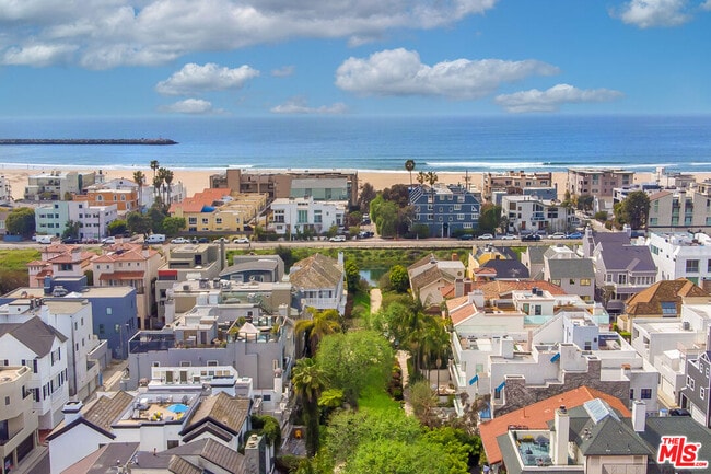 Photo - 130 Reef Mall