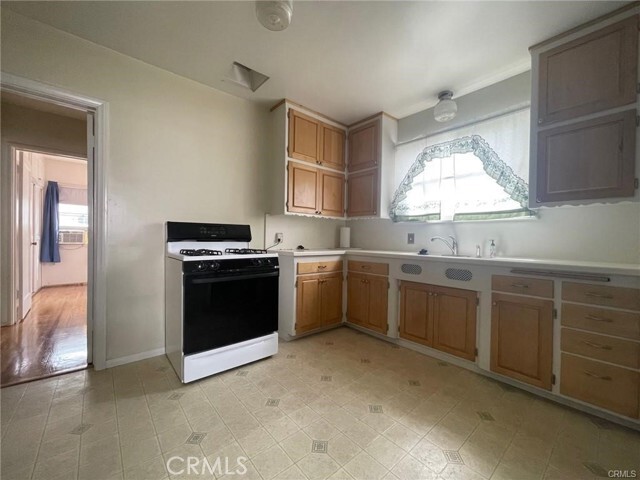 Photo - 2259 S San Antonio Ave