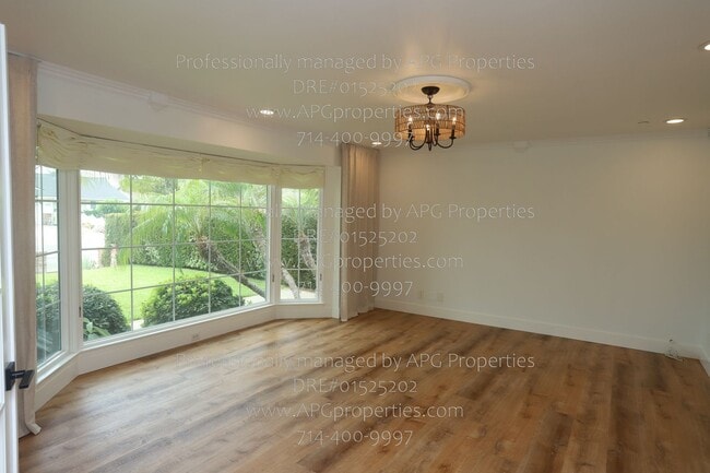 Photo - 829 N Elmwood St