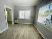 Photo - 240 S Reeves Dr Unit 5