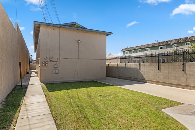 Building Photo - 9226 Palm St Unit B