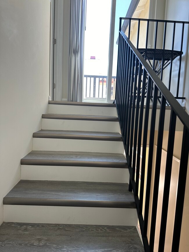 up stair - 1010 8th St Unit 1010 1.2