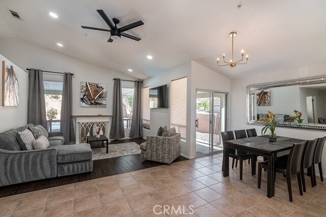 Photo - 9574 Vía Real