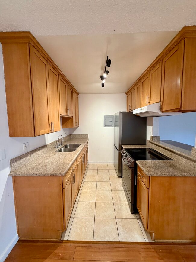 New kitchen - 3045 E Theresa St Unit 8