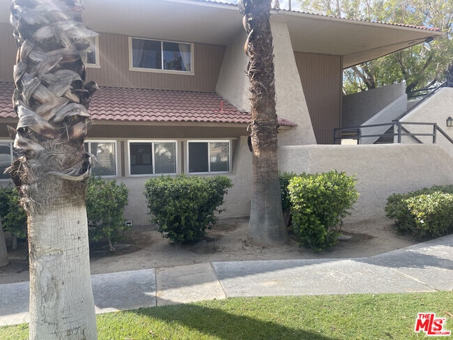 Building Photo - 2875 N Los Felices Rd Unit 204 Rental