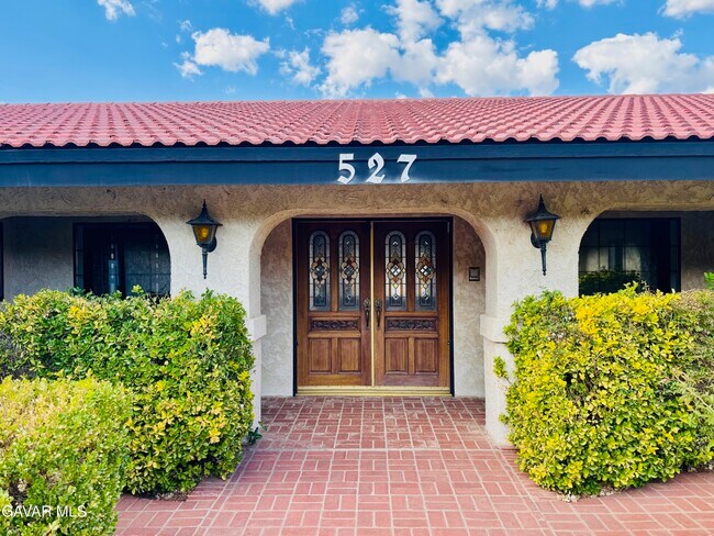 Photo - 527 Westlake Dr