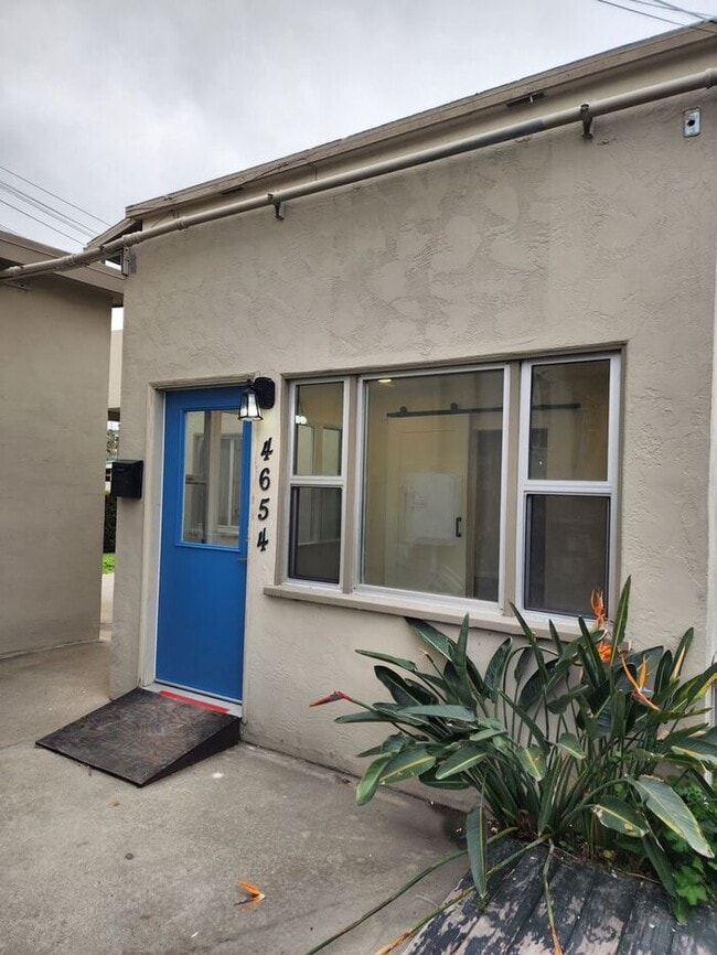 Building Photo - La Mesa Village Jr. One Bedroom-NICE SPACE
