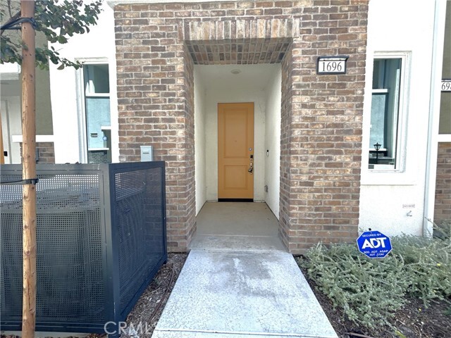 Photo - 1696 Cayton Lp