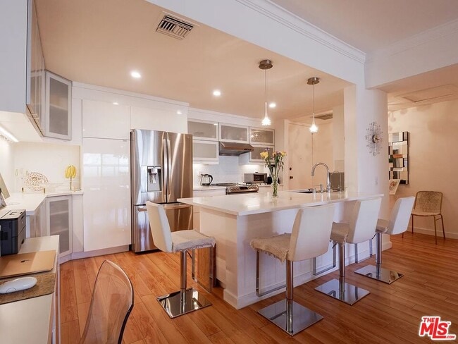 Building Photo - 2276 S Beverly Glen Blvd Unit A2