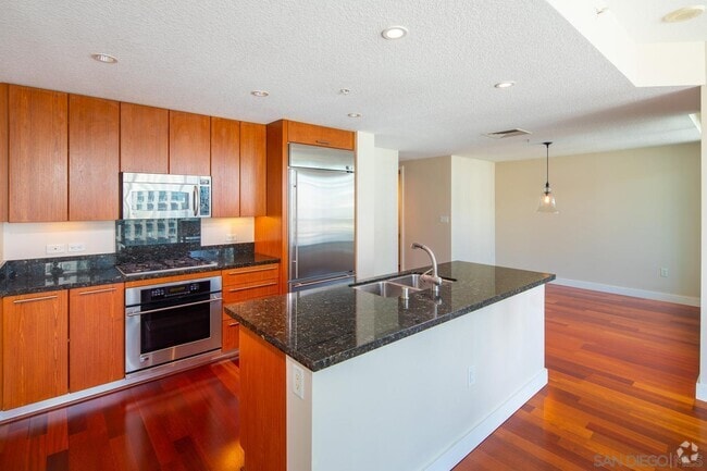 Building Photo - 1205 Pacific Hwy Unit 704 Rental