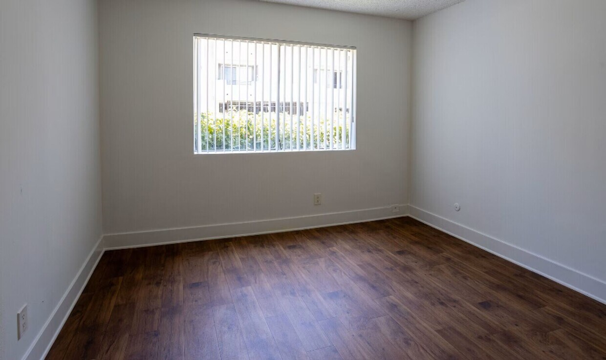 Floor Plan - Spacious 2 Bed 1 Bath Apartment in Van Nuys