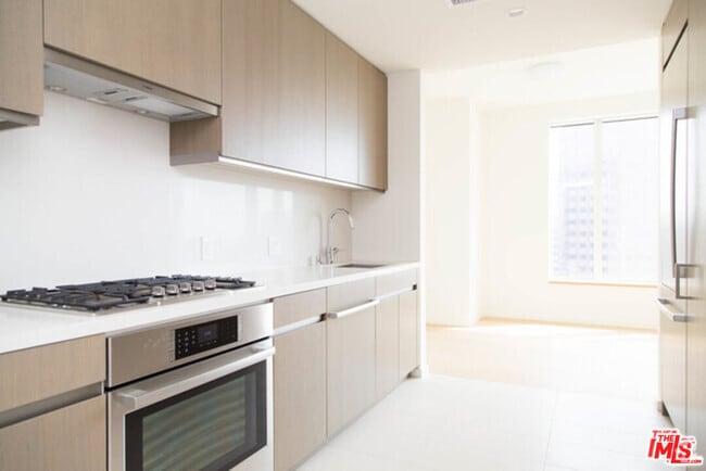 Building Photo - 889 Francisco St Unit 2807 Rental