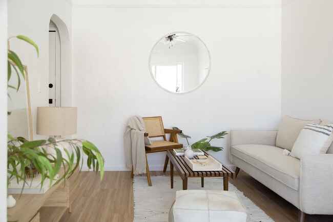 Photo - The Julie Lee