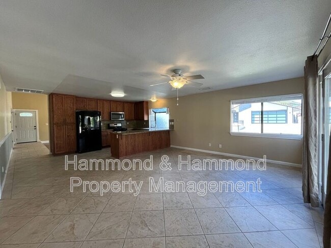 Photo - 489 Knollwood Dr