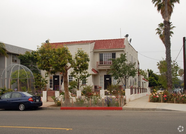 Building Photo - 902 16th St Rental