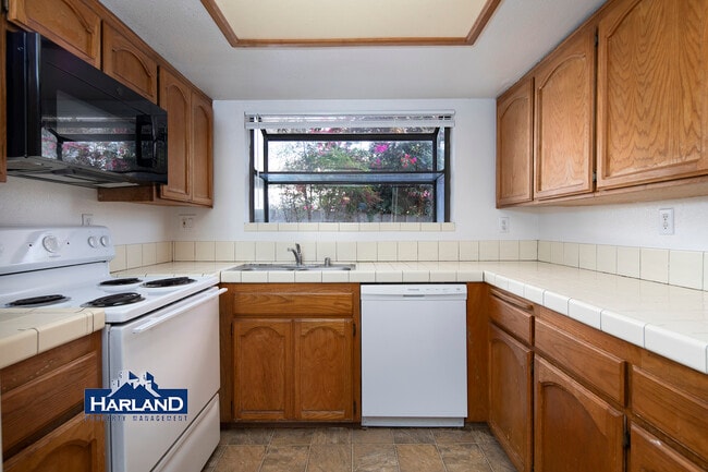 Photo - 2027 Emerald St