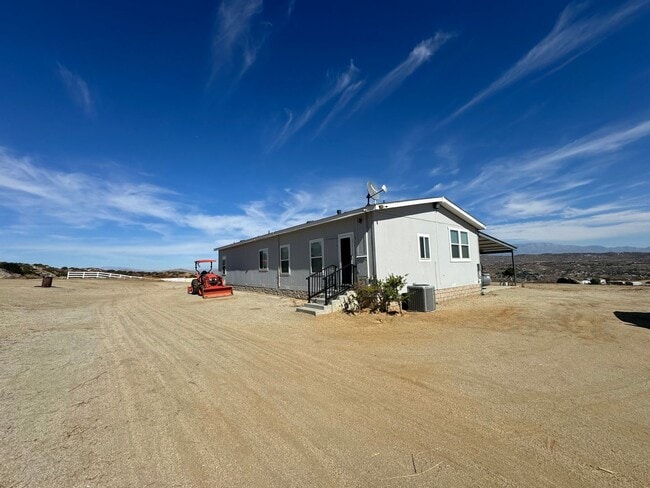 Building Photo - Ranch Style Home Here In the Heart of Perris