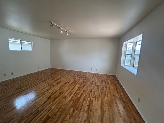 Photo - FOR RENT 1+1 Midtown Ventura DUPLEX