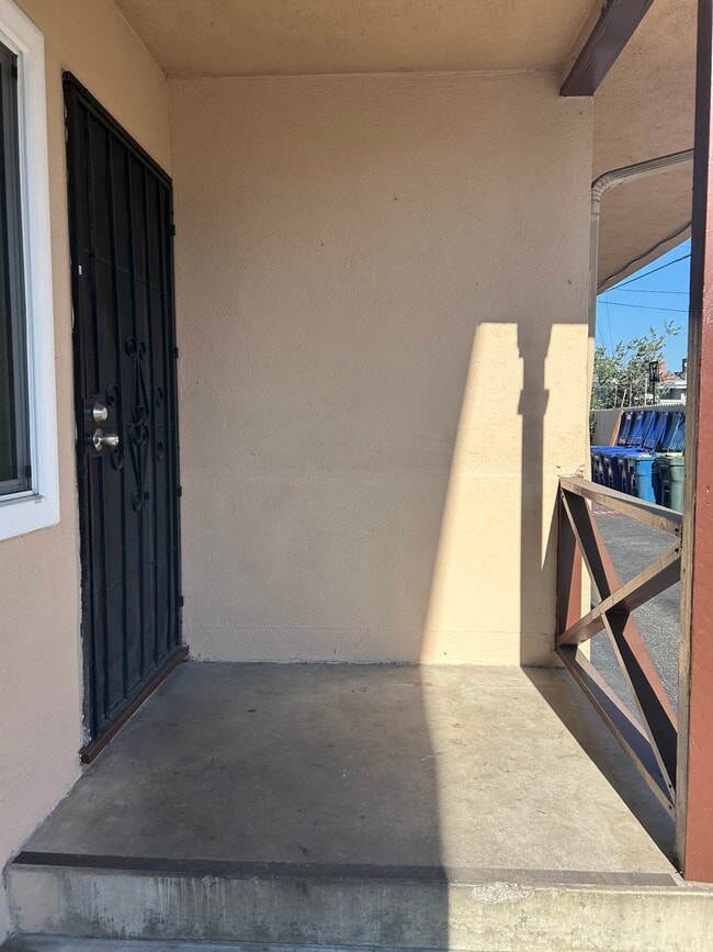 Building Photo - 6859 Coldwater Canyon Ave Unit 3
