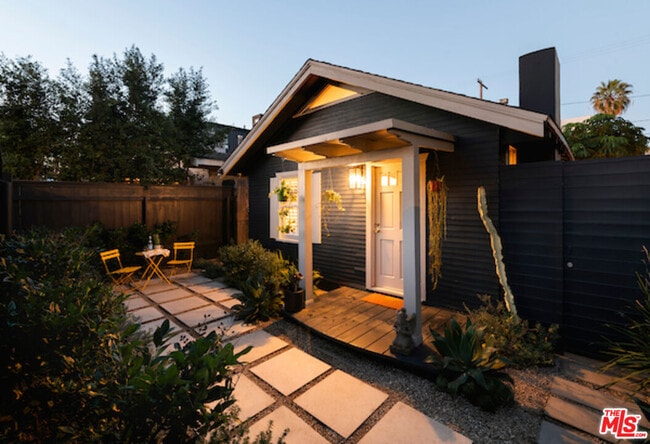 Photo - 1517 Cabrillo Ave House