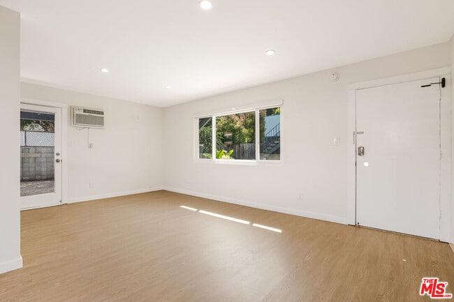 Photo - 27 Anchorage St