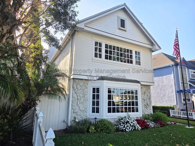 Photo - 1728 Lake St