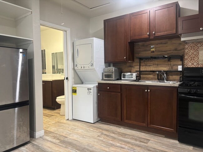 Building Photo - 829 Kostner Dr