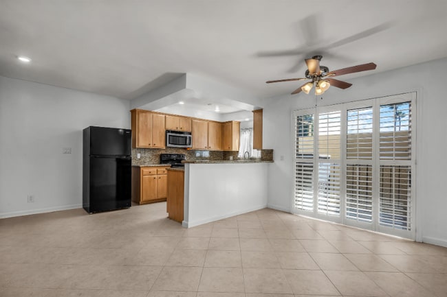 Photo - 810 Edgewood St Unit 105