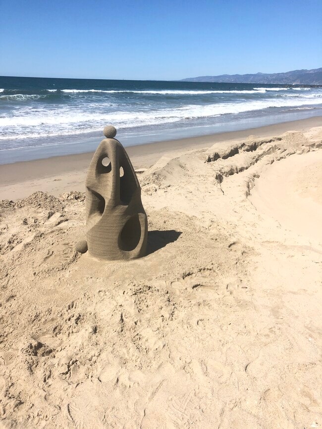 Two minute walk to this beach - 3512 Pacific Ave Townhome