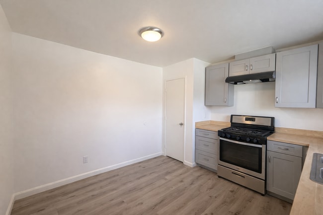 Photo - Palmdale Apartment 2 bedroom Unit 13