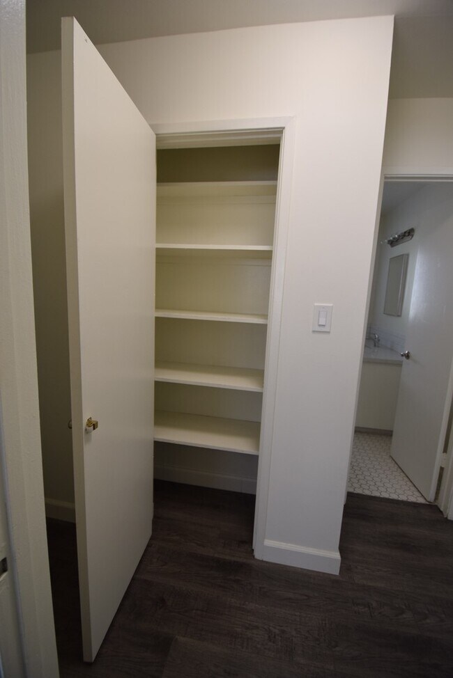 Photo - 5230 Kester Ave Unit 05