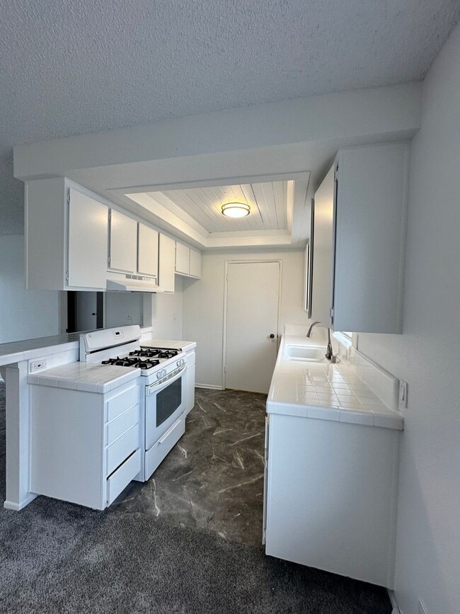 Building Photo - SAIL STREET/NORTH CANAL STREET Unit 2713 North Canal Street